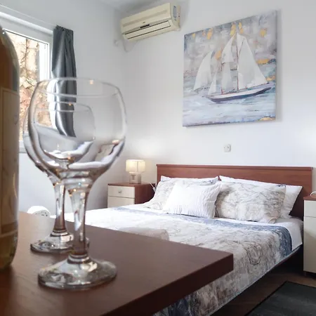 Kiara - Self Check In Pensión